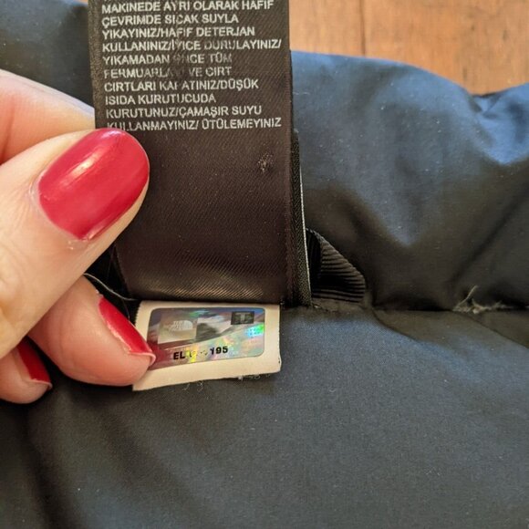 The North Face women's black 550 down filled vest - Picture 6 of 13
